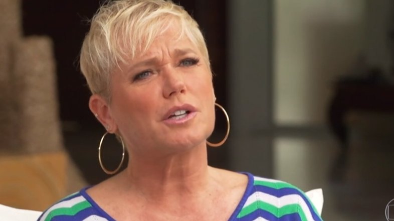 'Sofro até hoje com as fake news', diz Xuxa sobre ser acusada de pedofilia em filme