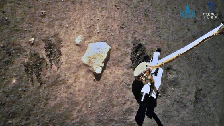 Sonda chinesa completa coleta de amostras da Lua