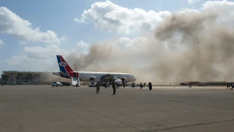 Explosões no aeroporto de Áden, no Iêmen, deixam 26 mortos