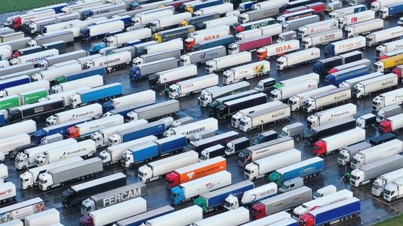 Mundo acelera vacicanação em Natal caótico e marcado pelo vírus