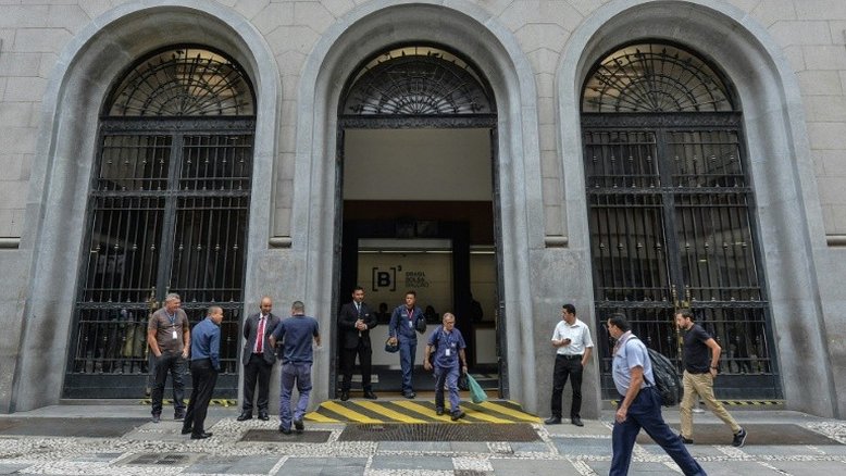 Bolsa de São Paulo registra recorde durante o dia na última sessão do ano