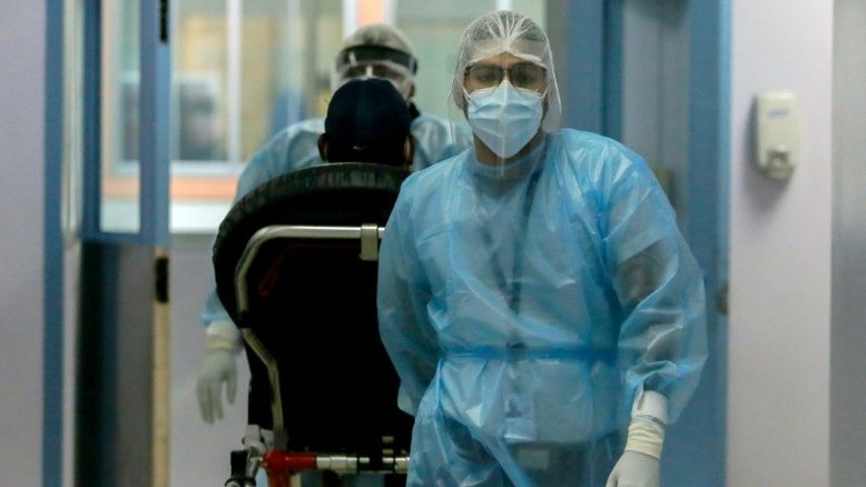 Covid-19 mata três vezes mais em hospitais do que a gripe, diz estudo