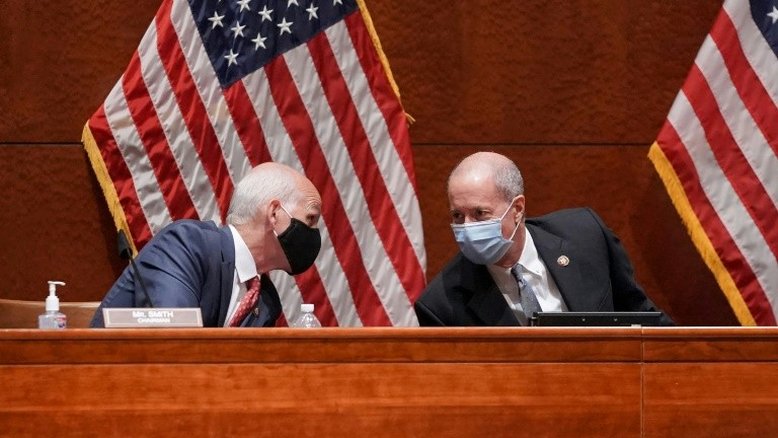 Projeto de lei de defesa vai à votação nos EUA sob ameaça de veto de Trump