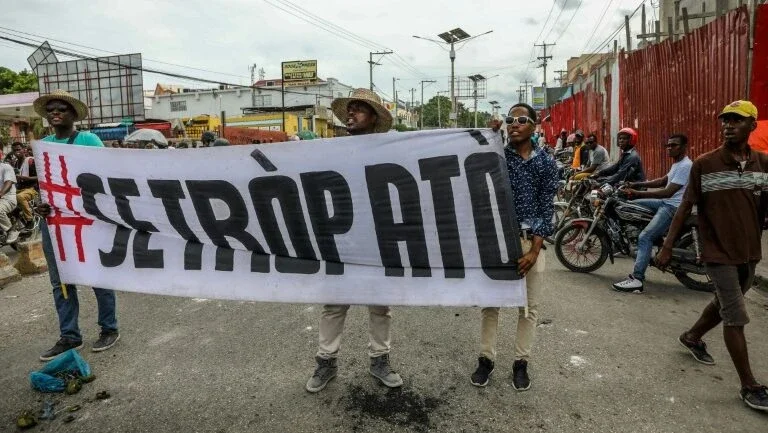 Haitianos protestam nas ruas contra onda de sequestros