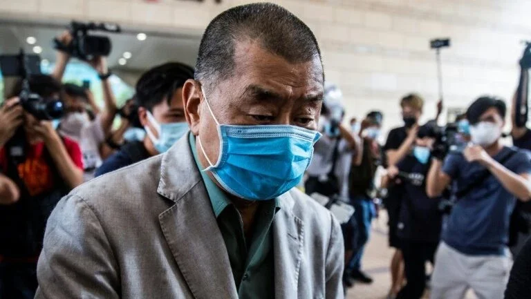 Magnata pró-democracia de Hong Kong Jimmy Lai indiciado com base na lei de segurança nacional