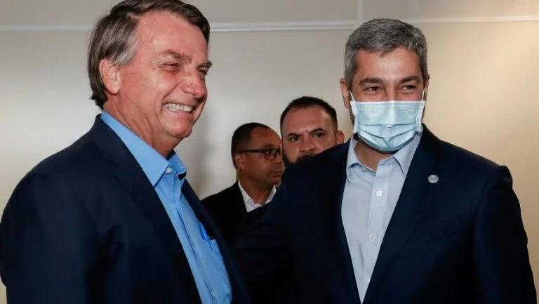 Presidentes de Brasil e Paraguai visitam obra de ponte na fronteira