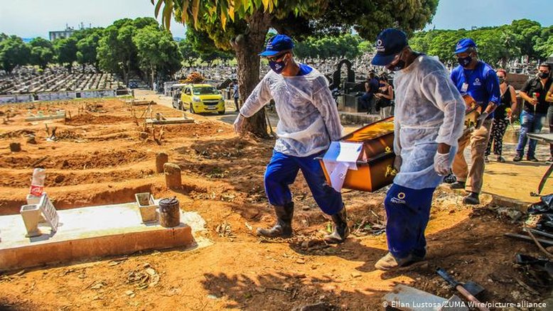 Brasil encerra ano sem saber se o pior da pandemia já passou