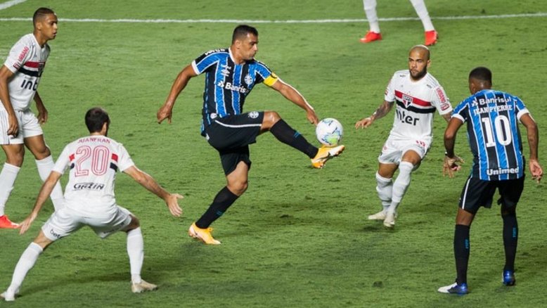 Grêmio segura 0 a 0, elimina o São Paulo e vai à 9ª final da Copa do Brasil
