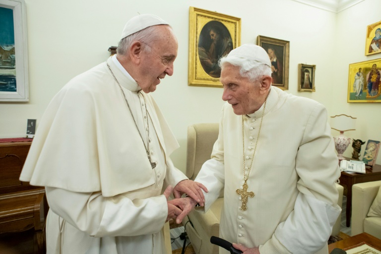 Bento XVI tem dificuldades para falar, revela cardeal Grech