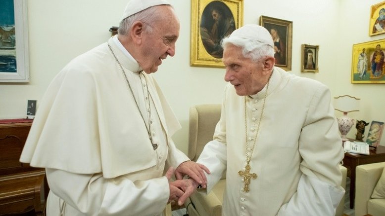 Bento XVI tem dificuldades para falar, revela cardeal Grech