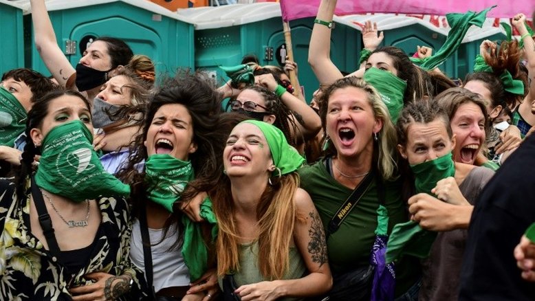 Senado da Argentina vota lei do aborto com forças empatadas