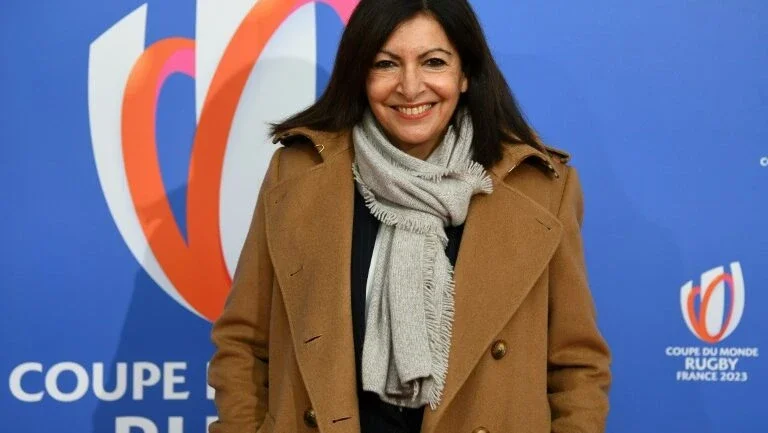 Prefeitura de Paris é multada por empregar mulheres em excesso