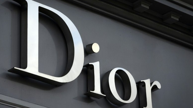 Dior apresenta on-line coleção masculina alegre e psicodélica