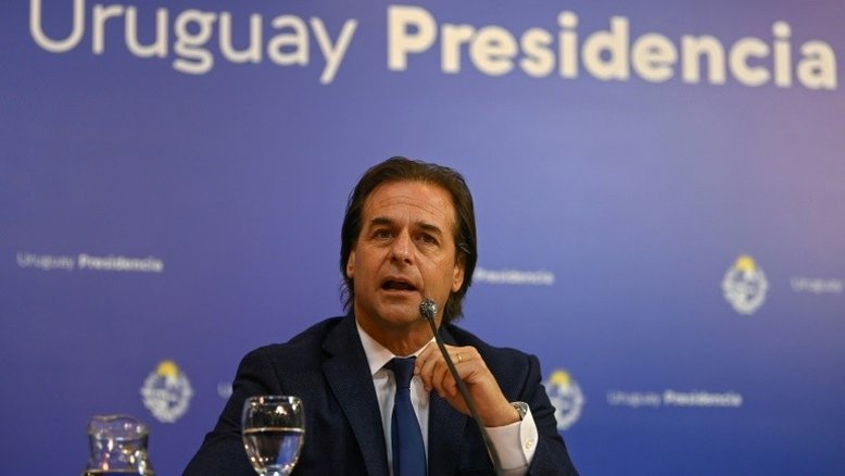 UE altera lista de países com autorização para viagens não essenciais e remove Uruguai