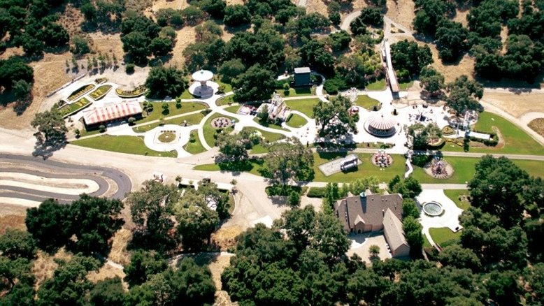 Rancho Neverland de Michael Jackson vendido por US$ 22 milhões
