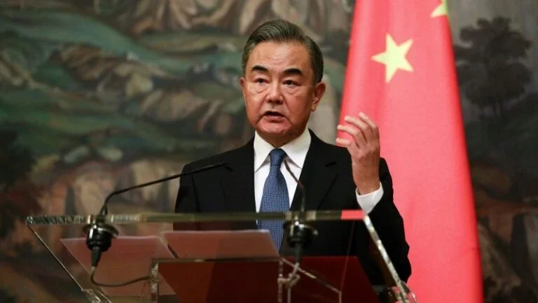 China pede "transição suave" com EUA