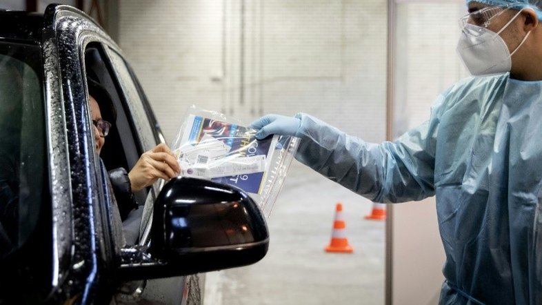 Teste PCR: confusão de normas, guerra de preços e mercado clandestino