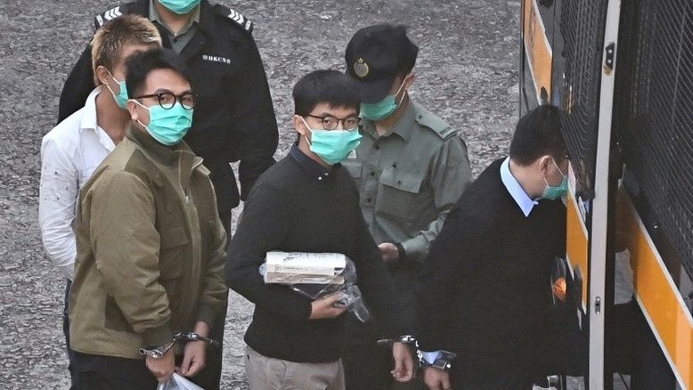 Joshua Wong e dois ativistas pró-democracia são condenados por protestos em Hong Kong