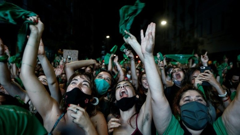 Congresso da Argentina aprova legalização do aborto