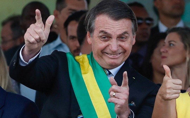 Bolsonaro edita decretos que ampliam acesso a armas e munições - ISTOÉ  Independente