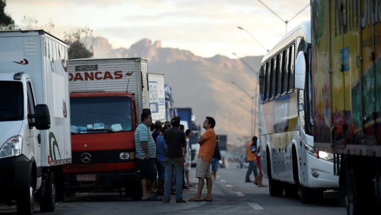 Ao menos 11 mortos em acidente de ônibus em Minas Gerais