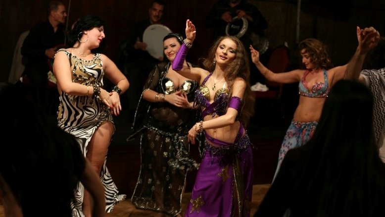 Estrangeiras dominam o universo da dança do ventre no Egito