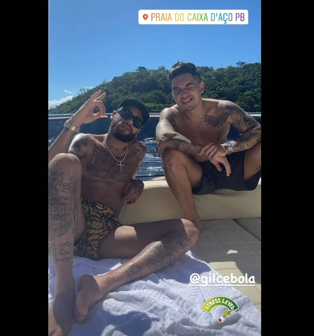 Em meio à polêmica de festa, Neymar viaja para Balneário Camboriú