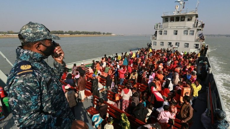 Bangladesh transfere maior grupo de refugiados rohingyas para ilha remota
