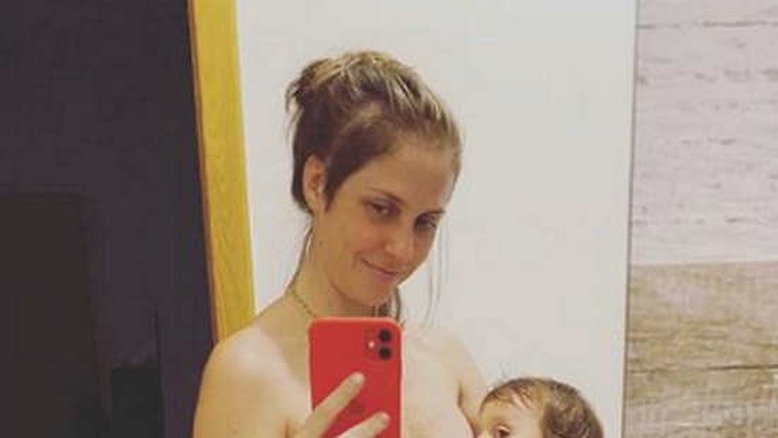 Ex-Malhação, Christiana Ubach posa nua amamentando o filho