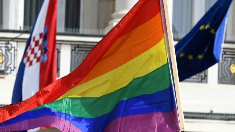 Direito dos homossexuais avança, mas ainda é crime em 69 países