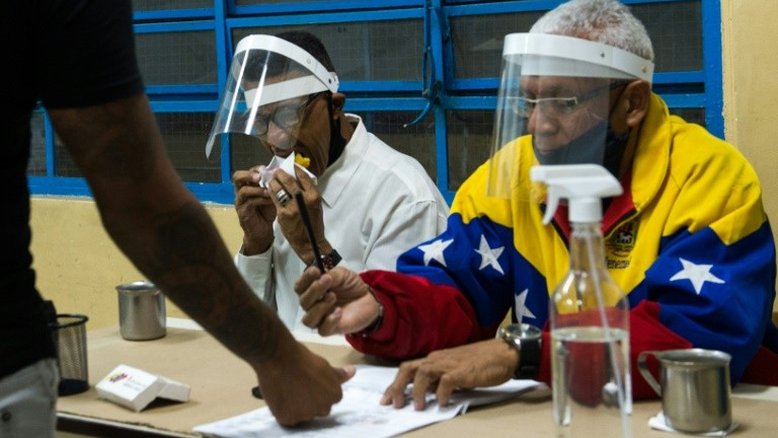 EUA punem empresa responsável por eleições na Venezuela