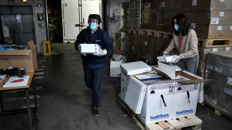 França recebe as primeiras doses da vacina contra Covid-19