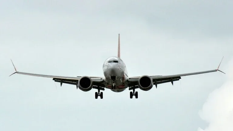 Air Canada redireciona Boeing 737 MAX após problema com o motor