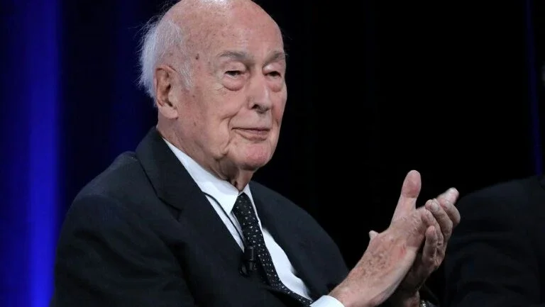 Homenagens ao ex-presidente francês Giscard d