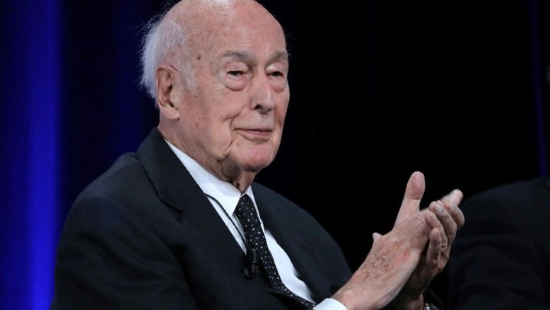 Homenagens ao ex-presidente francês Giscard d'Estaing após sua morte por covid-19