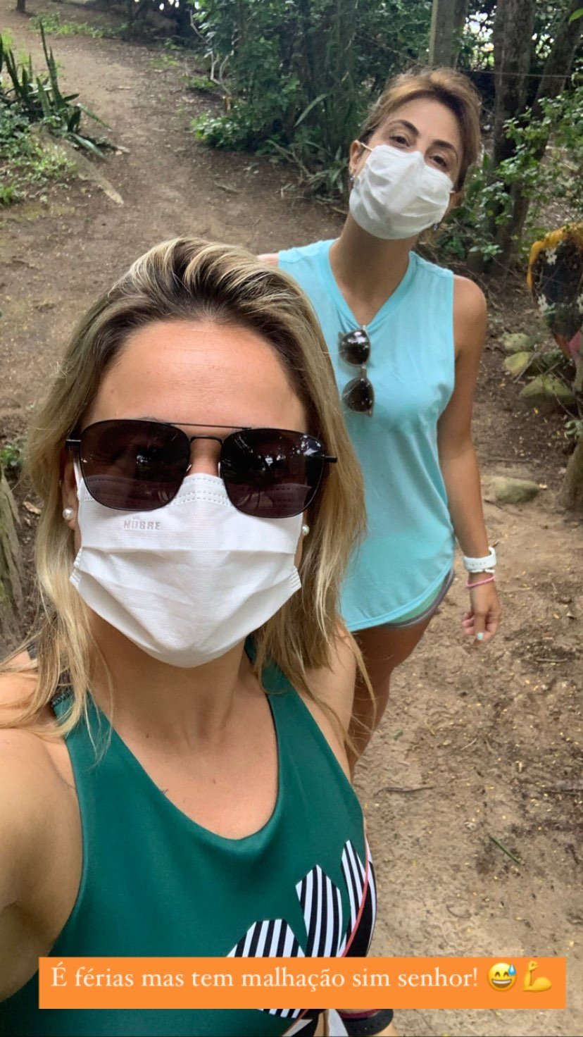 Fernanda Gentil mostra momentos das férias com Priscila Montandon