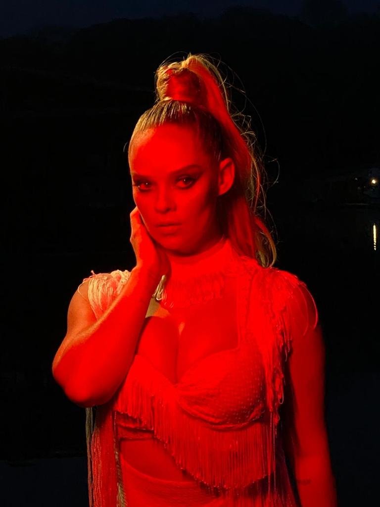 Lorena Simpson lança clipe de 'Chama Que Vem', música escrita por Vitão 15 Lorena Simpson lança clipe de 'Chama Que Vem', música escrita por Vitão