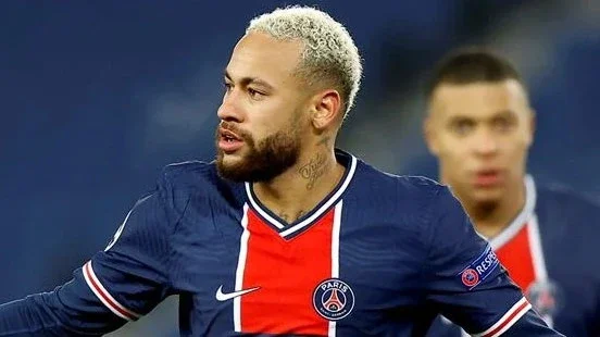 Cozinha de Neymar é "invadida" por David Brazil