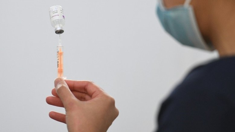 Para especialista, vacina contra a covid-19 em um ano é 'façanha científica'