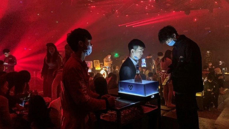 O ambiente pós-covid nas boates de Wuhan, berço da pandemia