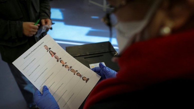 Portugueses escolhem presidente em meio ao confinamento por pandemia do novo coronavírus