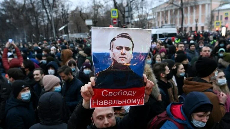 Polícia russa bloqueia várias cidades por protestos pró-Navalny