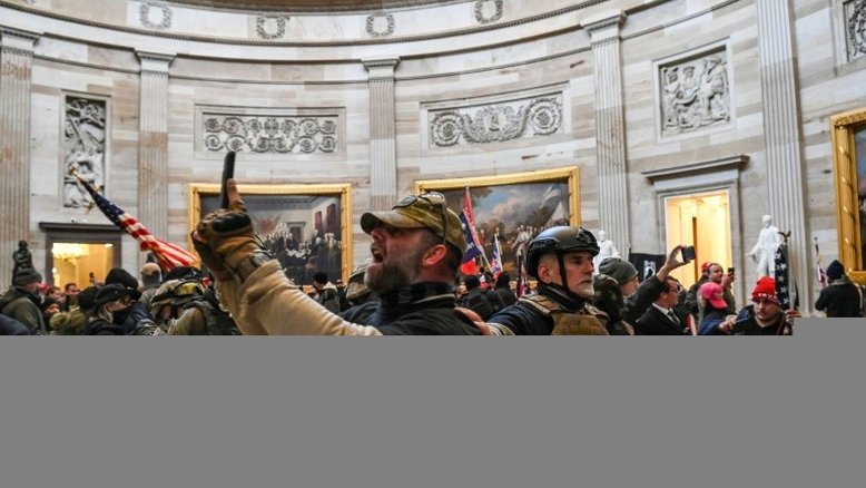 Fotógrafo da AFP conta invasão do Capitólio em imagens