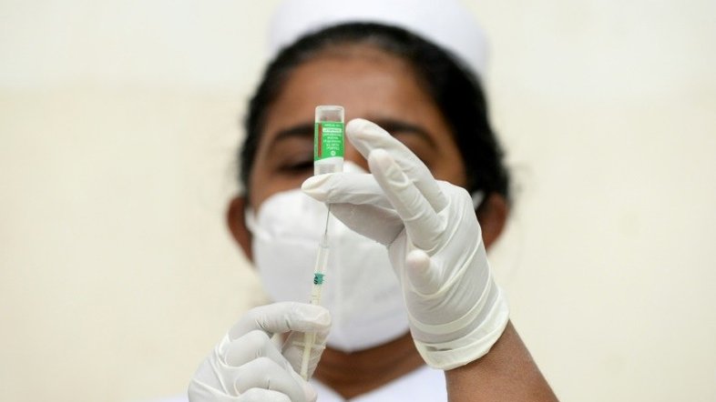 AstraZeneca enfrenta atrasos e disputas sobre sua vacina anticovid