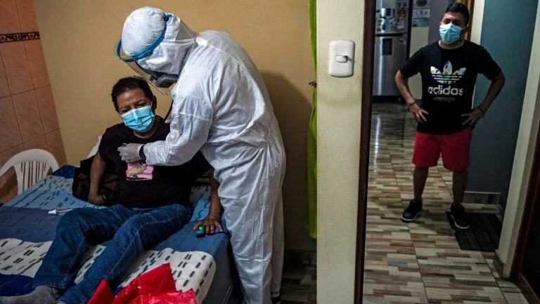 Peru luta contra segunda onda de covid-19 com brigadas médicas noturnas