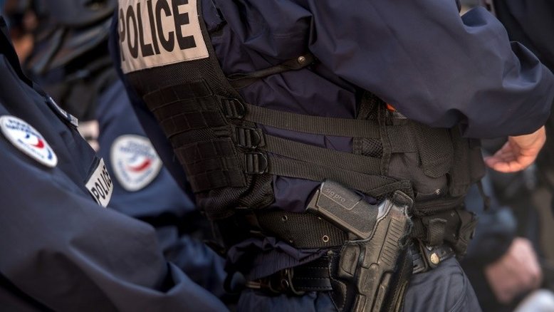 Dez presos na França por tráfico de armas, incluindo dois soldados