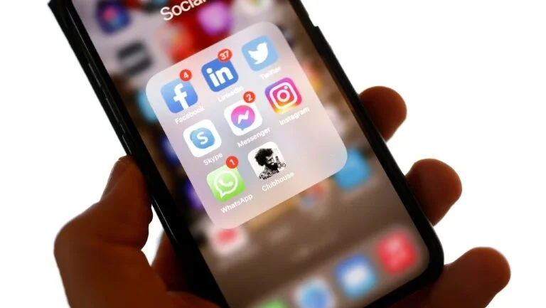 Rede social de áudio Clubhouse prepara lançamento para o público geral