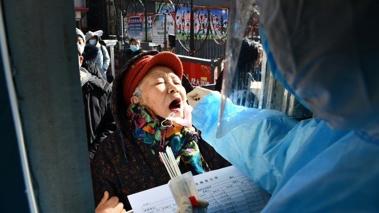 China aumenta restrições e pandemia se agrava na AL e nos EUA