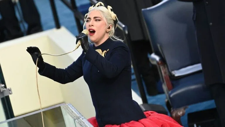 Lady Gaga e Jennifer López dão estilo à cerimônia de posse de Biden