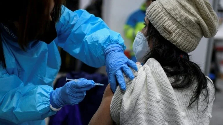 Região de Madri interrompe vacinação por falta de doses